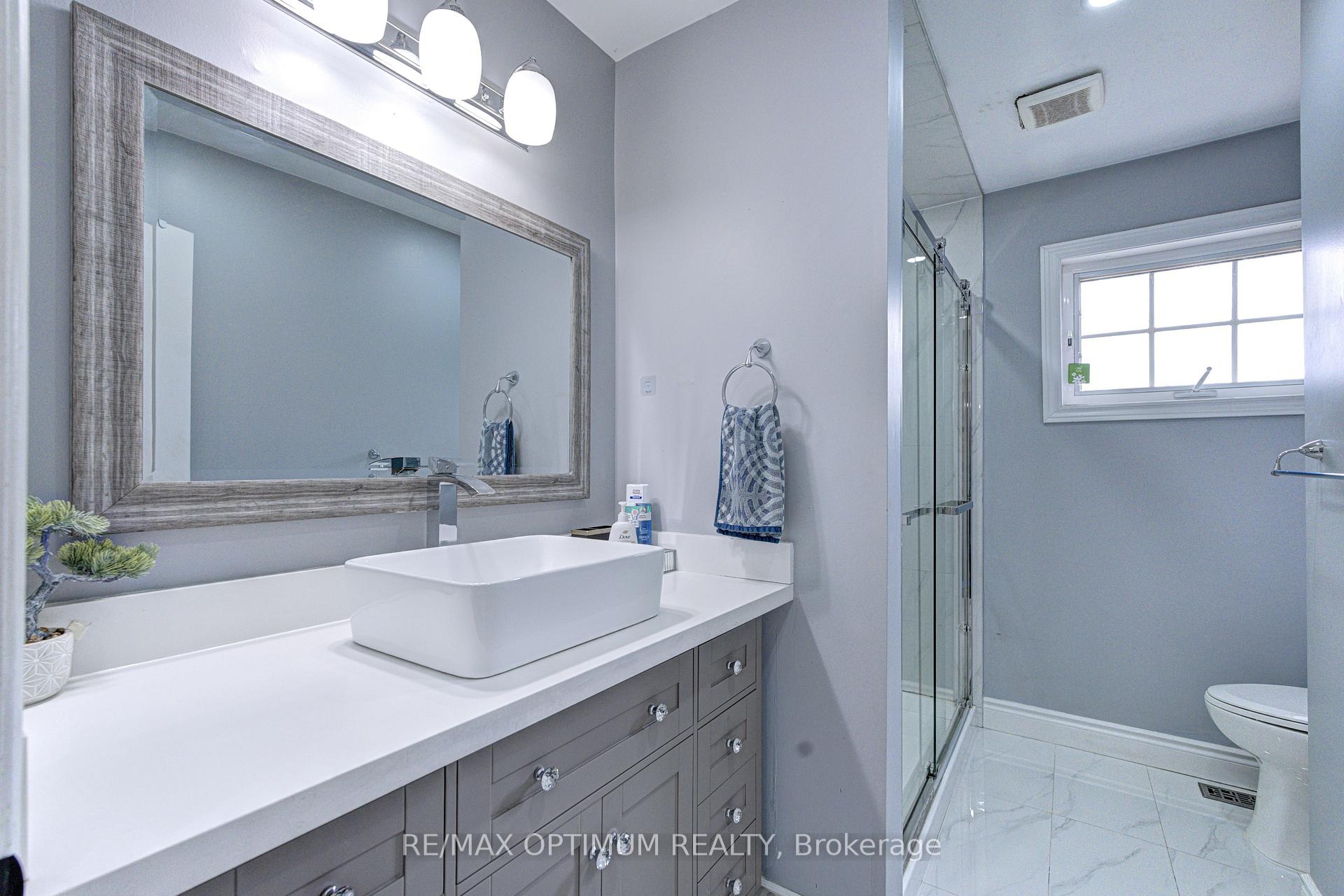 Photo 27 of 54 Bramoak Crescent, Brampton, Northwest Sandalwood Parkway — HOMEH