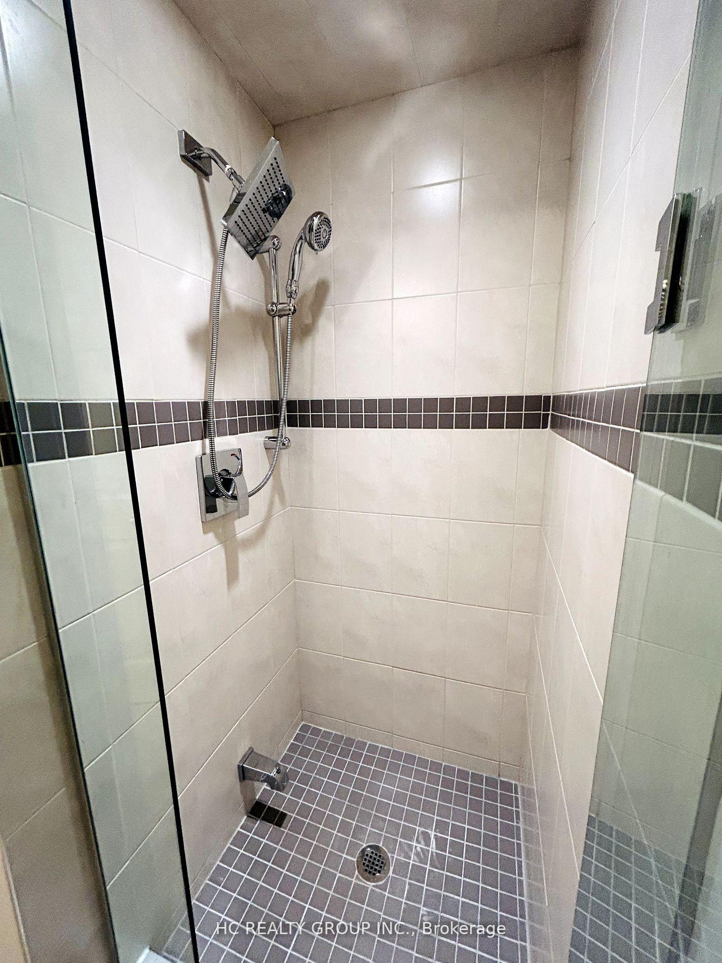 Photo 8 of 33 Westmoreland Court, Markham, Unionville — HOMEH