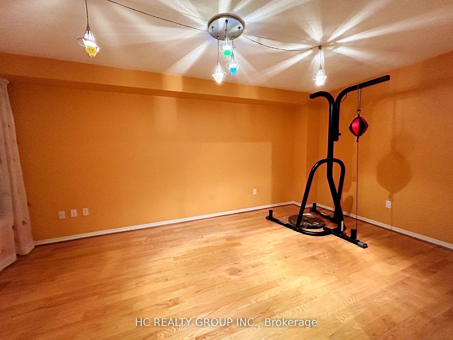Photo 11 of 33 Westmoreland Court, Markham, Unionville — HOMEH