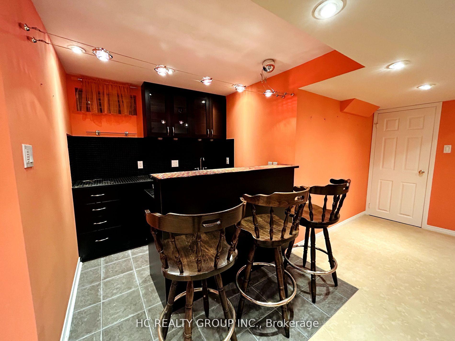 Photo 12 of 33 Westmoreland Court, Markham, Unionville — HOMEH