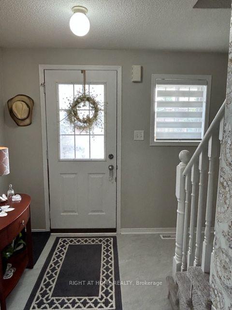 Photo 2 of 22 Lion's Gate Boulevard, Barrie, Little Lake — HOMEH