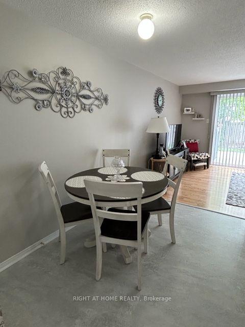 Photo 4 of 22 Lion's Gate Boulevard, Barrie, Little Lake — HOMEH