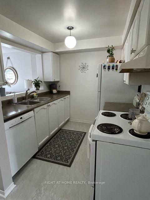 Photo 5 of 22 Lion's Gate Boulevard, Barrie, Little Lake — HOMEH