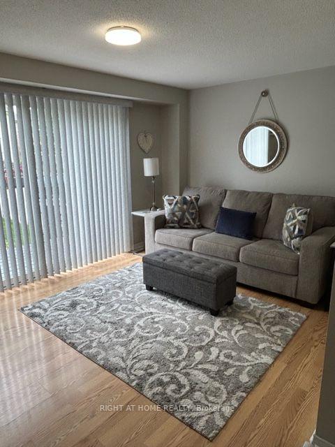 Photo 7 of 22 Lion's Gate Boulevard, Barrie, Little Lake — HOMEH