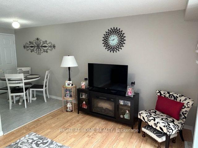 Photo 8 of 22 Lion's Gate Boulevard, Barrie, Little Lake — HOMEH