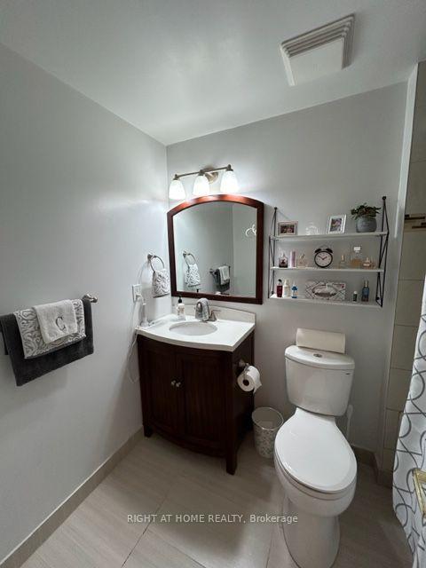 Photo 13 of 22 Lion's Gate Boulevard, Barrie, Little Lake — HOMEH