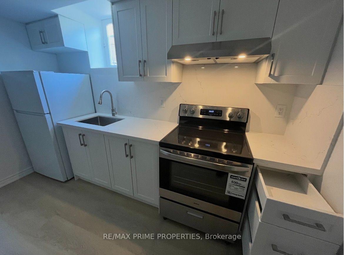 Photo 4 of 54 Tiffany Crescent, Markham, Milliken Mills West — HOMEH