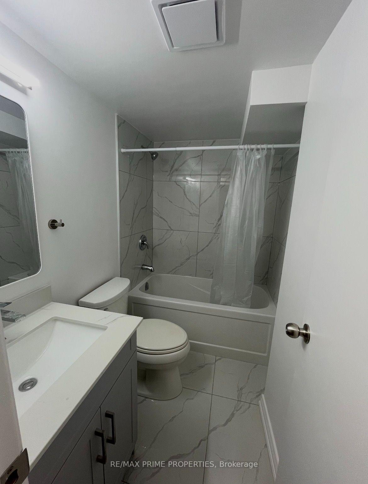 Photo 5 of 54 Tiffany Crescent, Markham, Milliken Mills West — HOMEH