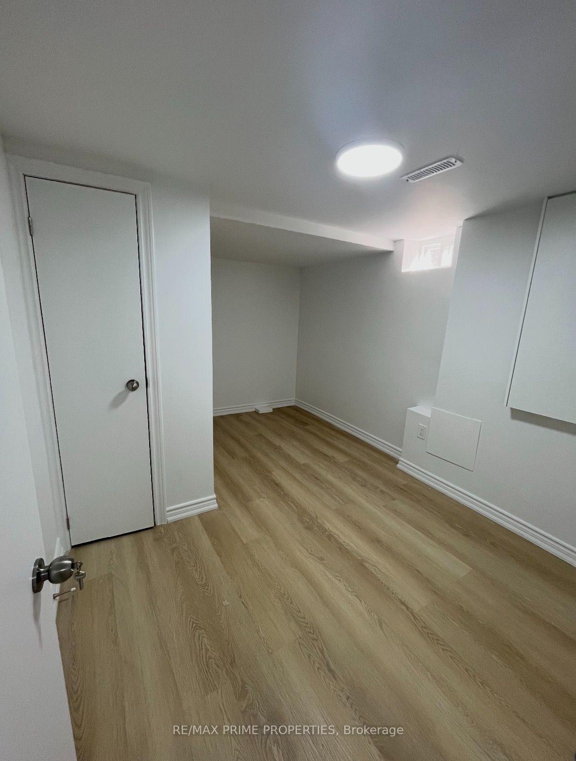 Photo 6 of 54 Tiffany Crescent, Markham, Milliken Mills West — HOMEH