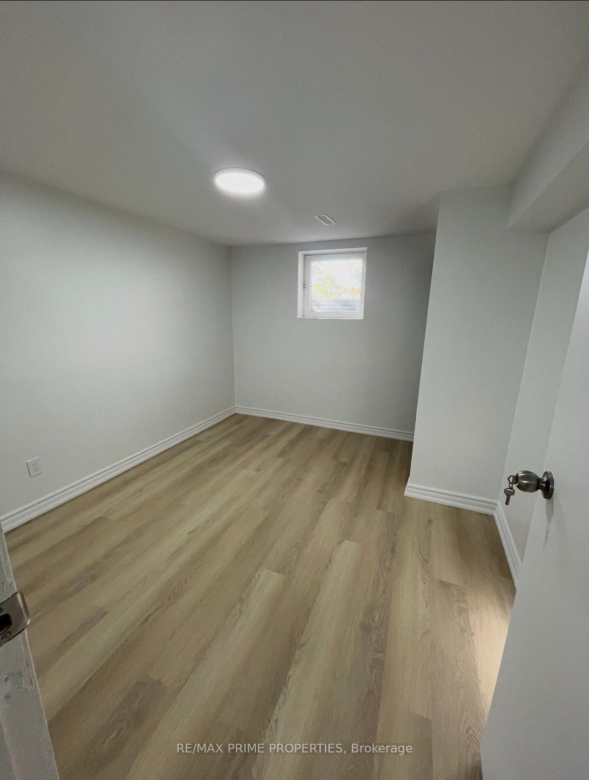 Photo 7 of 54 Tiffany Crescent, Markham, Milliken Mills West — HOMEH