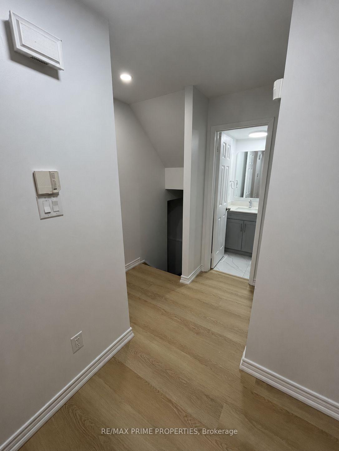Photo 9 of 54 Tiffany Crescent, Markham, Milliken Mills West — HOMEH
