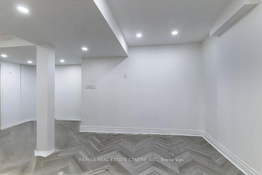 Photo 5 of Unit BASEMENT, 252 Thorner Drive, Hamilton, Thorner — HOMEH