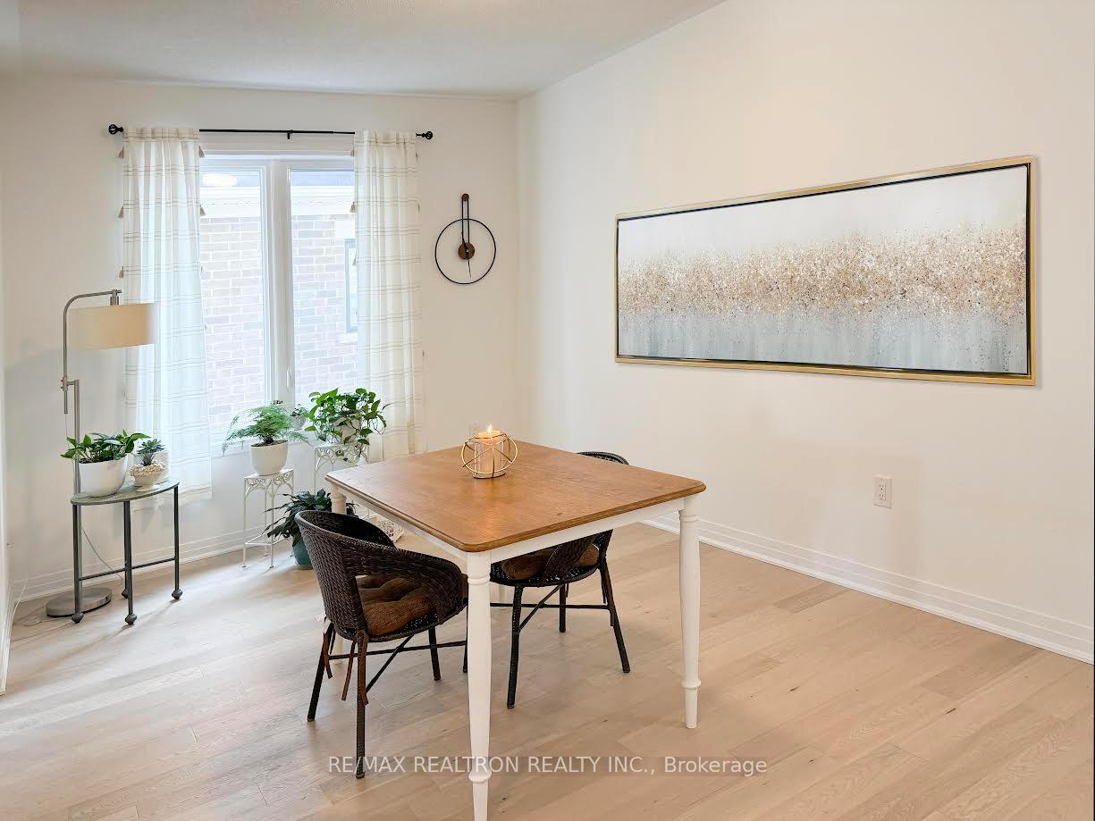 Photo 6 of Unit Bedroom A, 3272 Sixth Line, Oakville, Rural Oakville — HOMEH