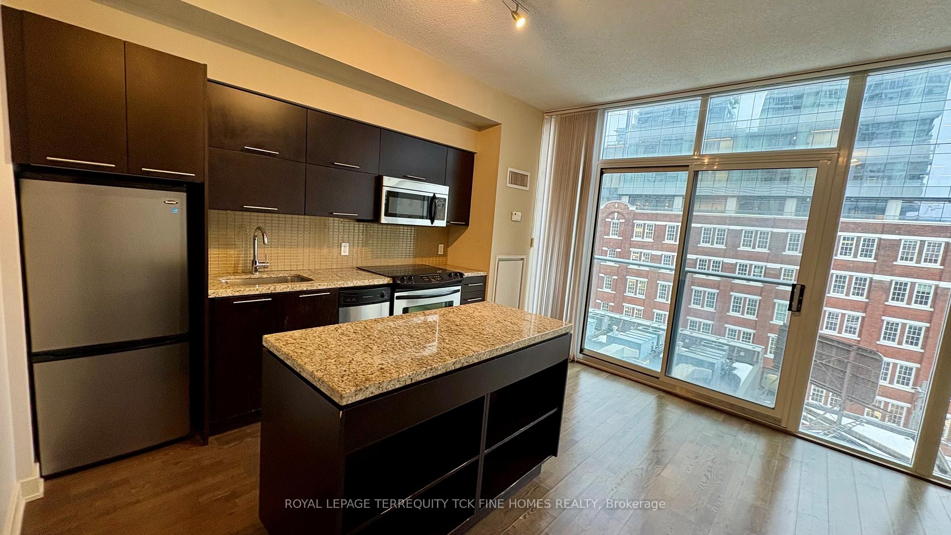 Photo 4 of Unit 707, 21 Nelson Street, Toronto, Waterfront Communities — HOMEH