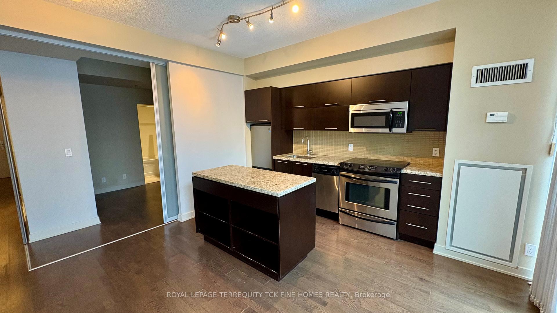 Photo 6 of Unit 707, 21 Nelson Street, Toronto, Waterfront Communities — HOMEH