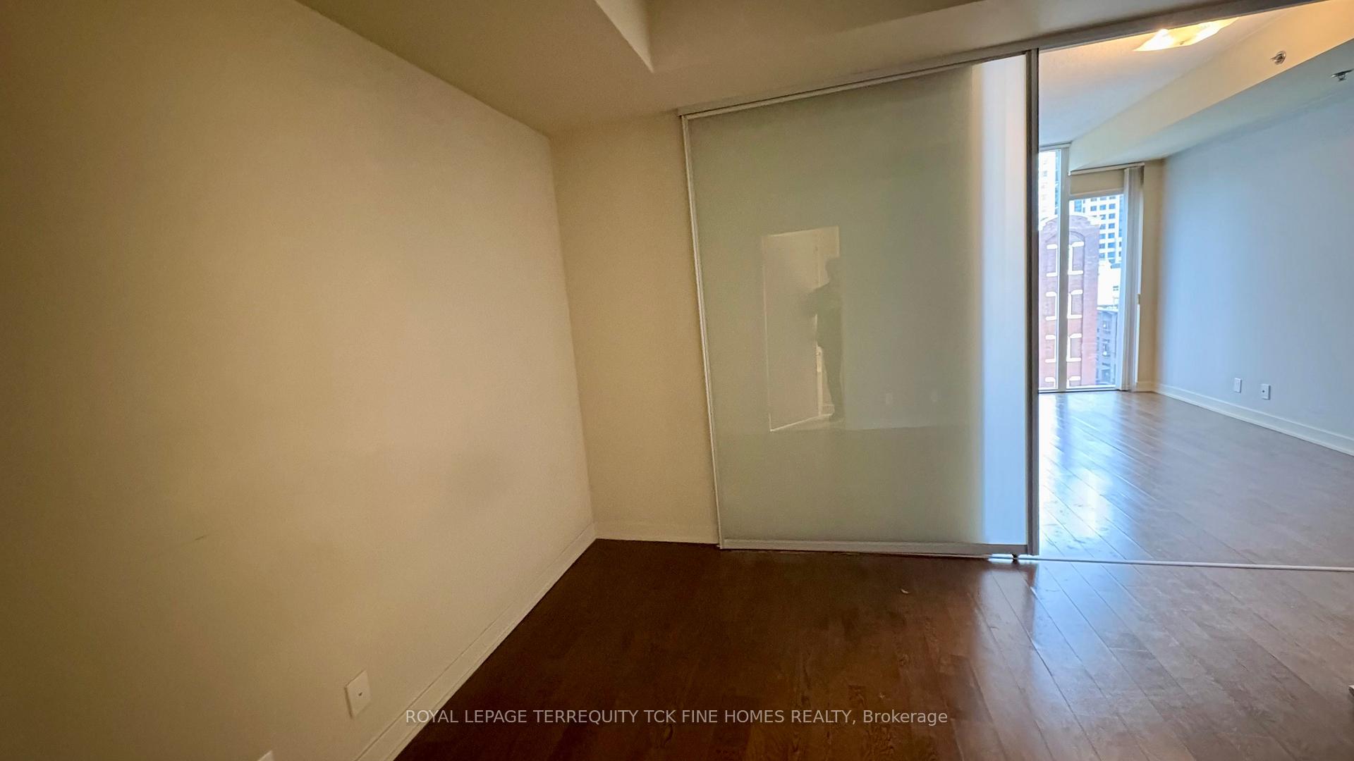 Photo 8 of Unit 707, 21 Nelson Street, Toronto, Waterfront Communities — HOMEH