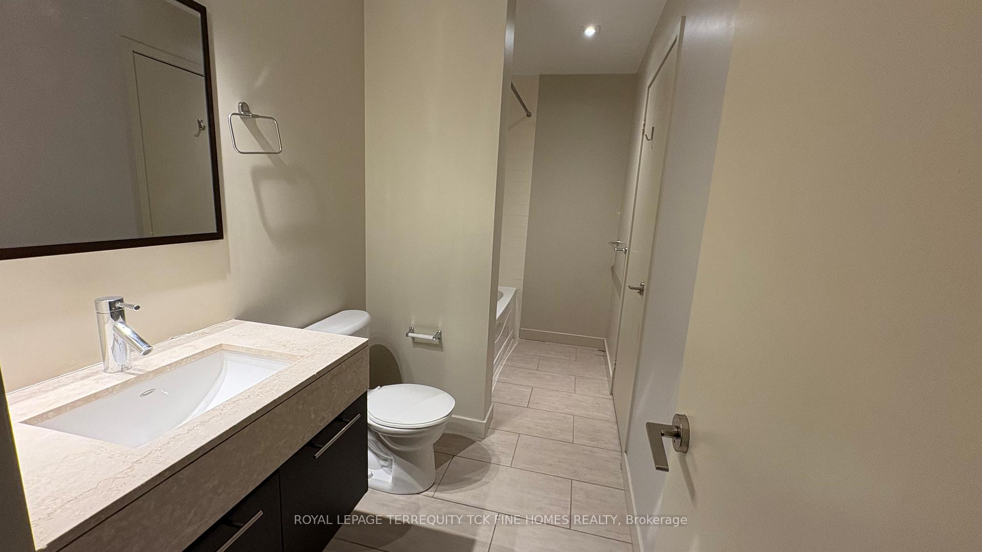 Photo 12 of Unit 707, 21 Nelson Street, Toronto, Waterfront Communities — HOMEH