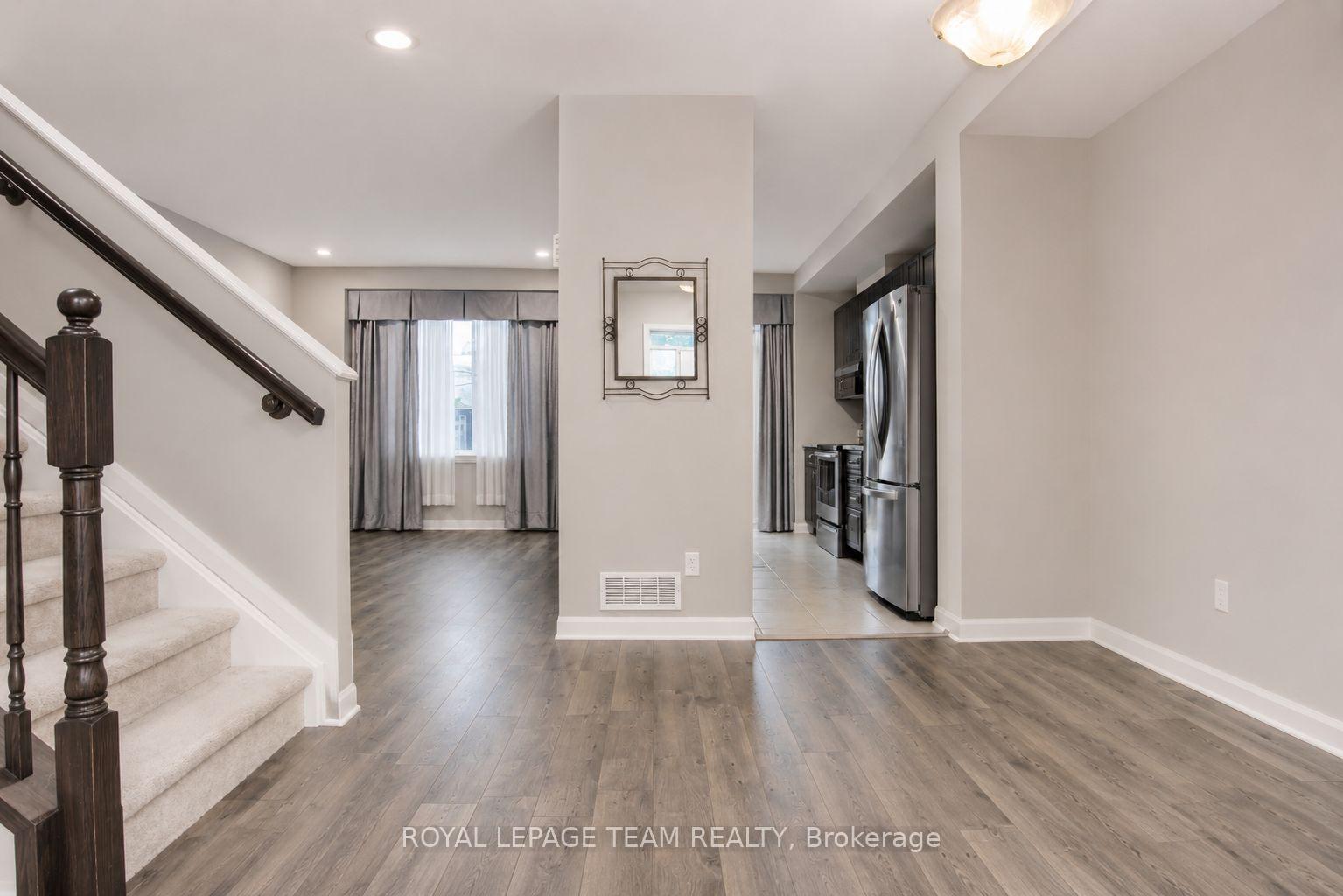 Photo 4 of 103 Bending Way, Ottawa, Barrhaven - Hearts Desire — HOMEH