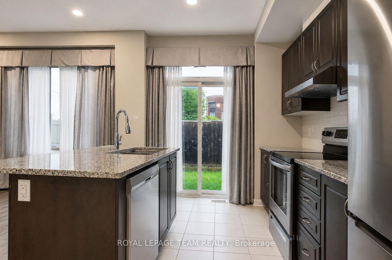 Photo 5 of 103 Bending Way, Ottawa, Barrhaven - Hearts Desire — HOMEH