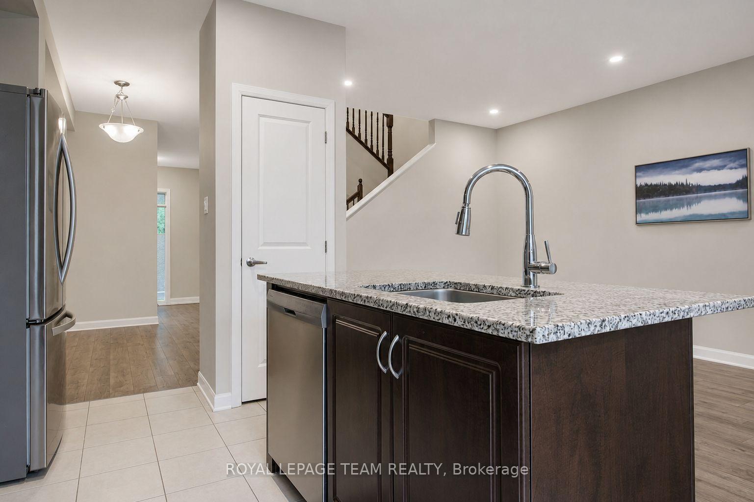 Photo 6 of 103 Bending Way, Ottawa, Barrhaven - Hearts Desire — HOMEH