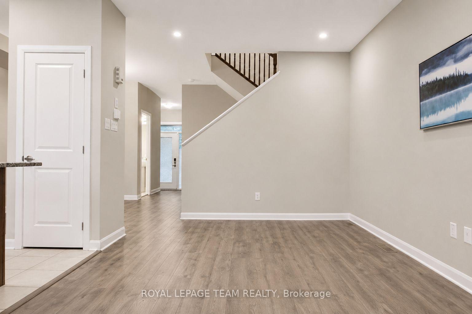 Photo 8 of 103 Bending Way, Ottawa, Barrhaven - Hearts Desire — HOMEH