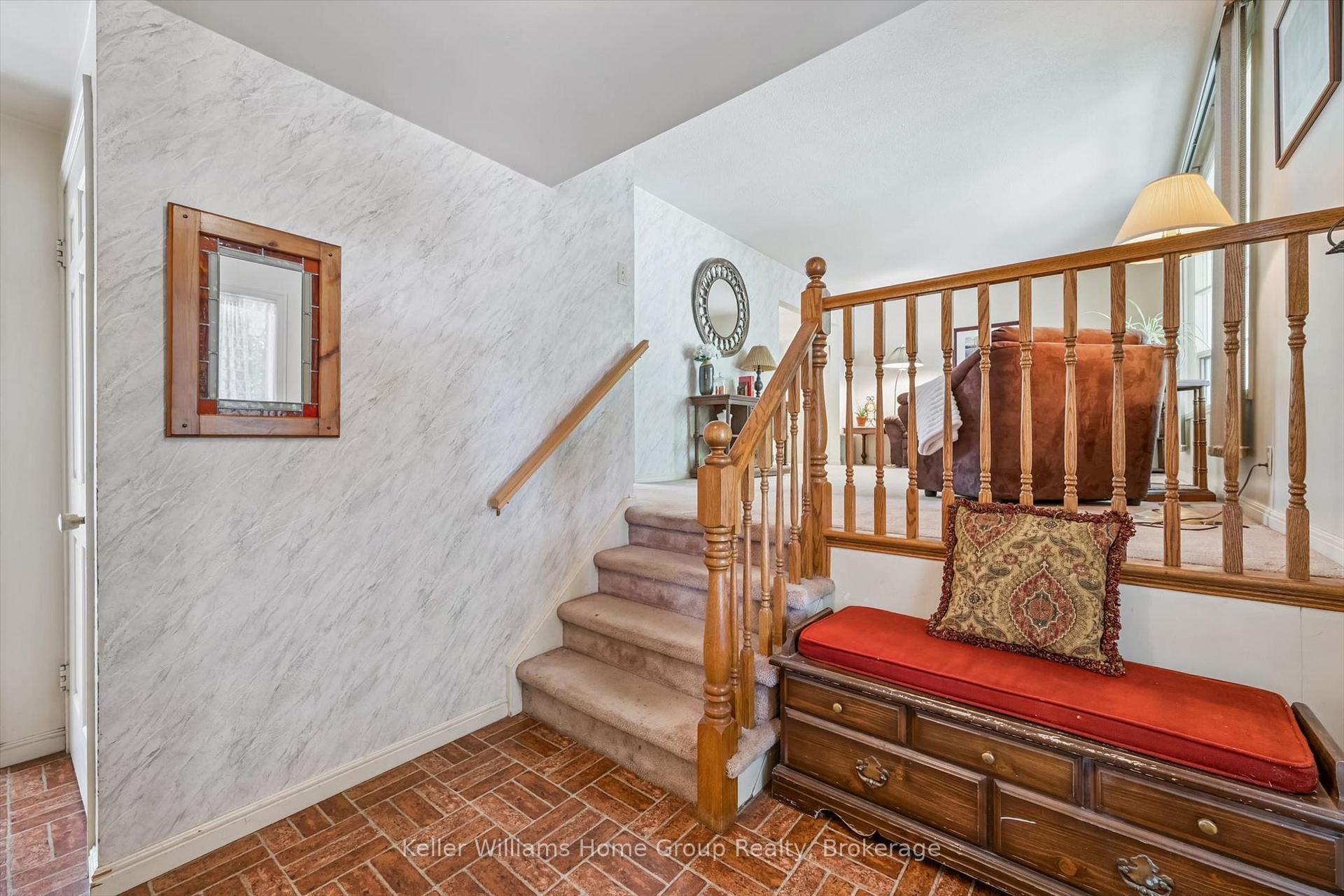 Photo 9 of 44 Sherwood Drive, Guelph, General Hospital — HOMEH