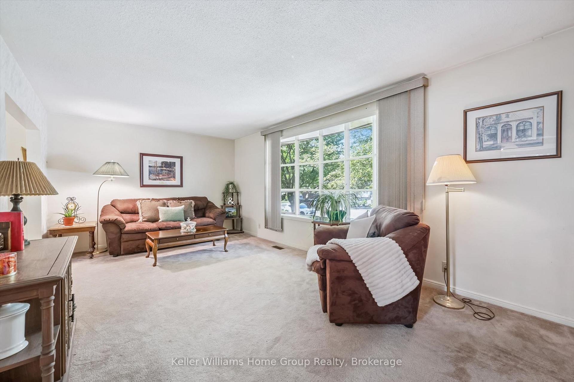 Photo 10 of 44 Sherwood Drive, Guelph, General Hospital — HOMEH