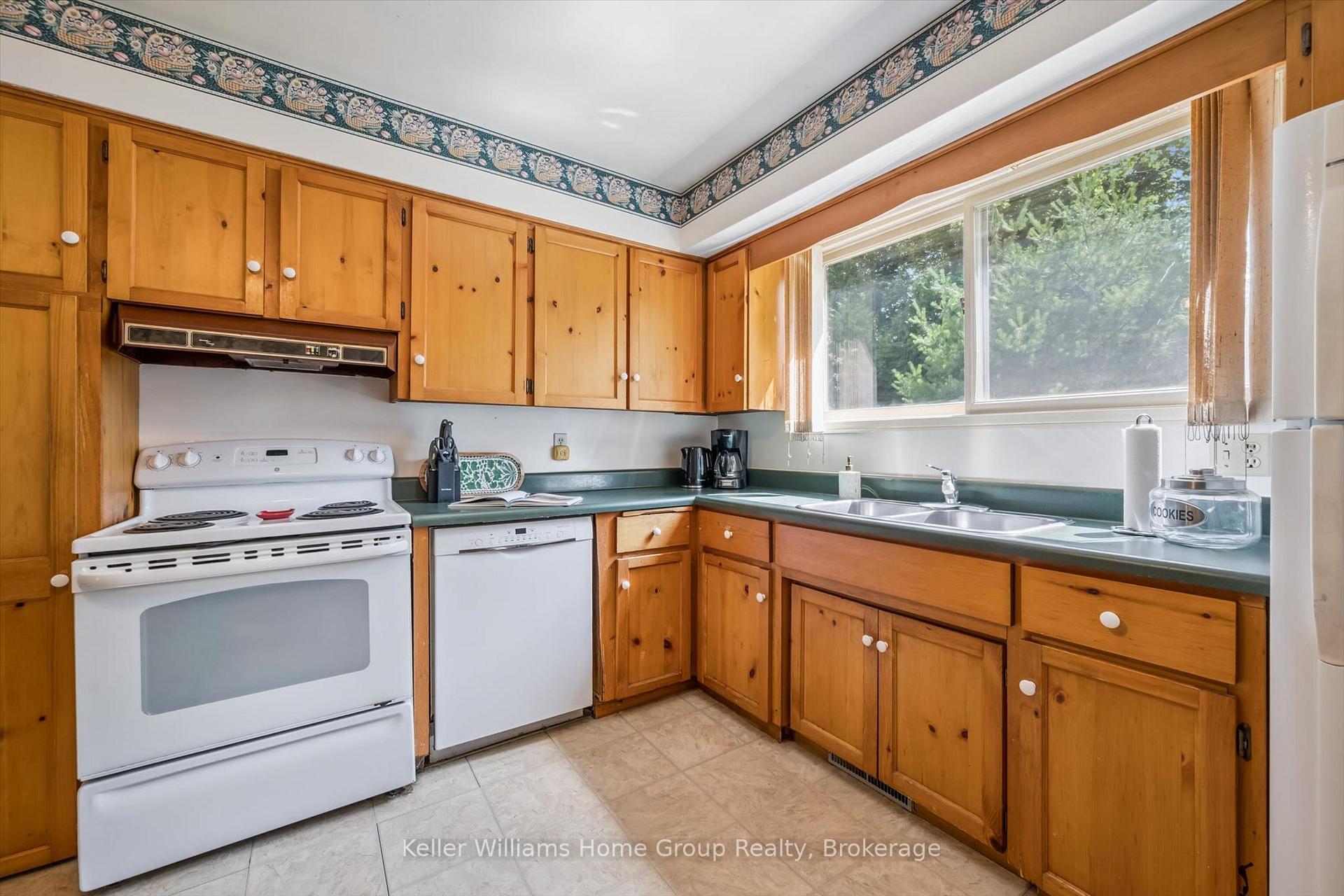 Photo 15 of 44 Sherwood Drive, Guelph, General Hospital — HOMEH