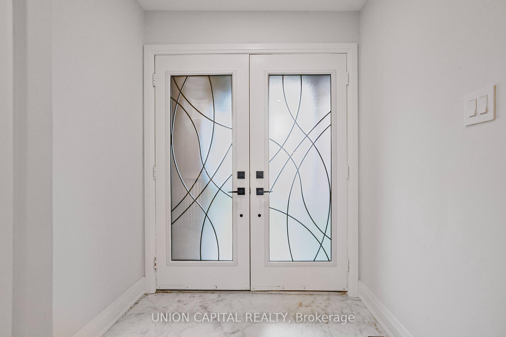 Photo 3 of 45 Chilmar Crescent, Vaughan, Uplands — HOMEH