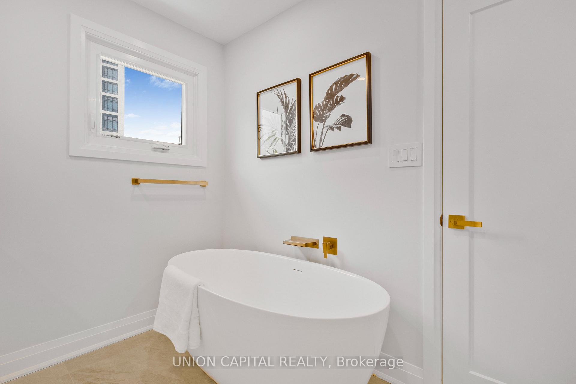 Photo 21 of 45 Chilmar Crescent, Vaughan, Uplands — HOMEH