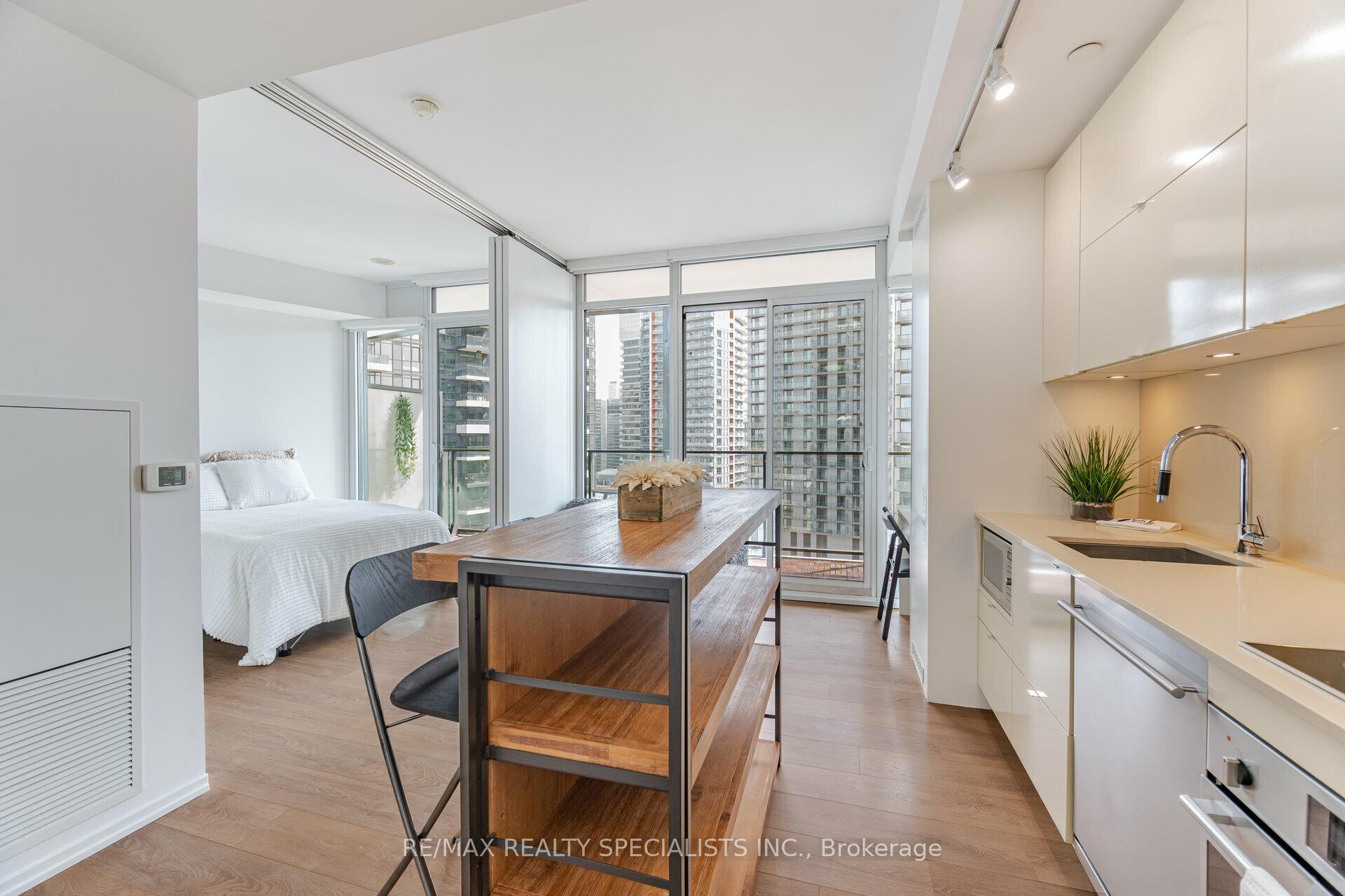 Front of Unit 3012, 125 Peter Street