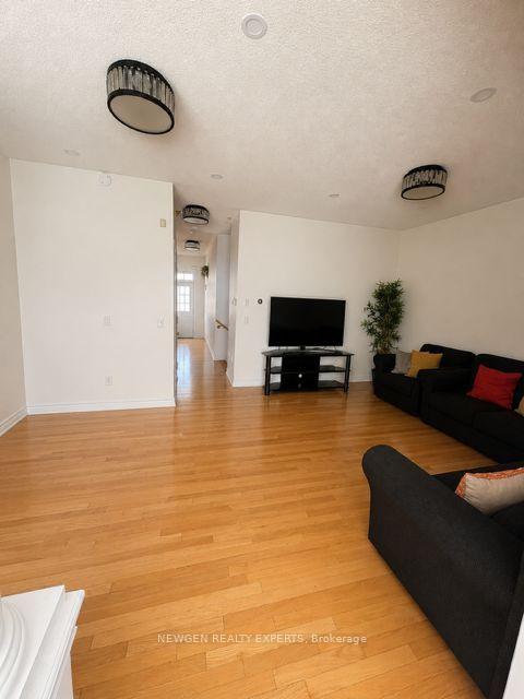 Photo 3 of 5 Franktown Drive, Brampton, Bram East — HOMEH
