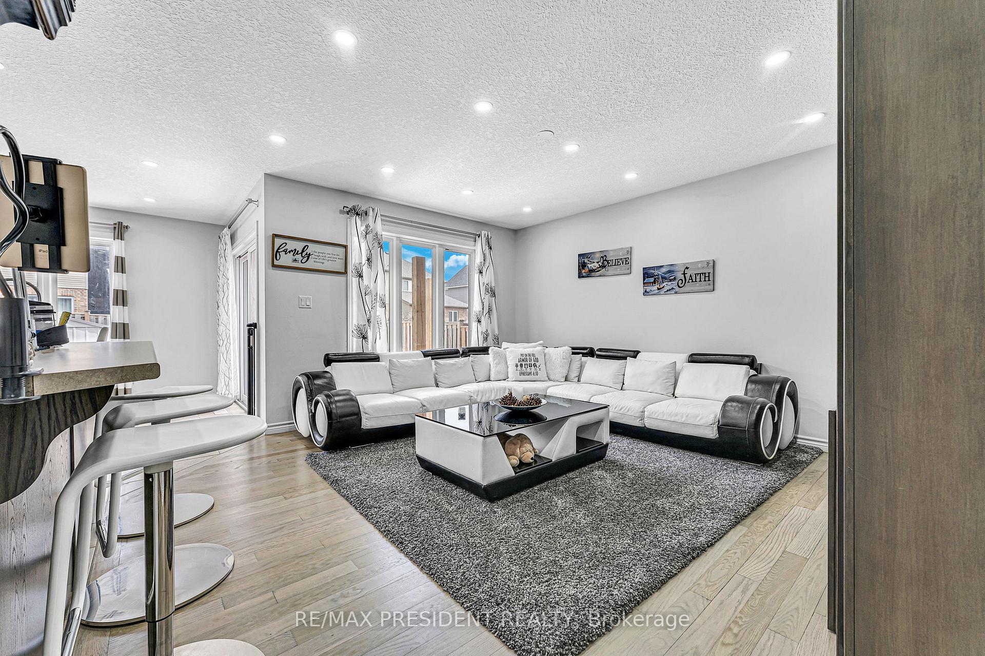 Photo 4 of 573 Forman Avenue, Stratford — HOMEH