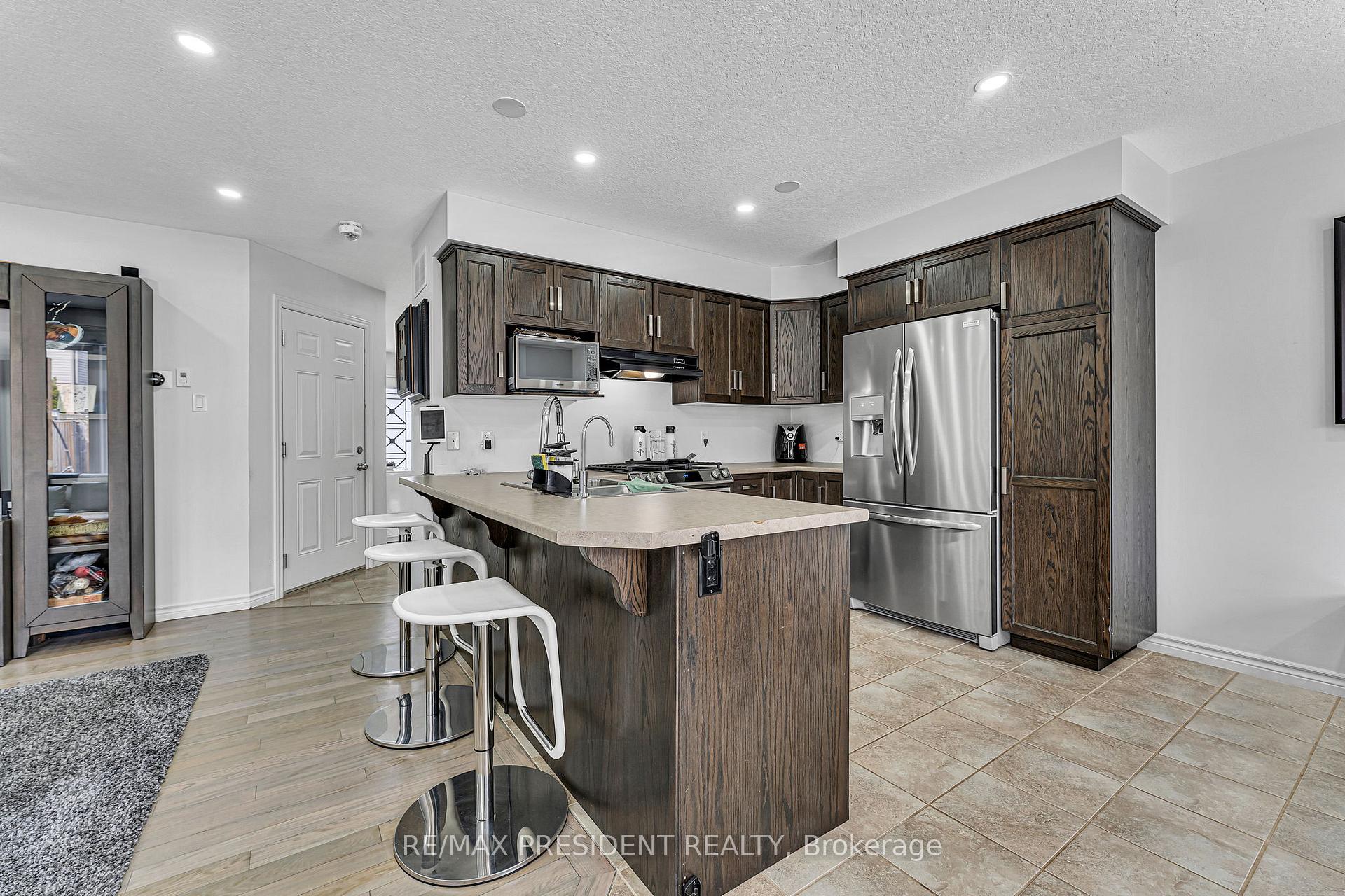 Photo 5 of 573 Forman Avenue, Stratford — HOMEH