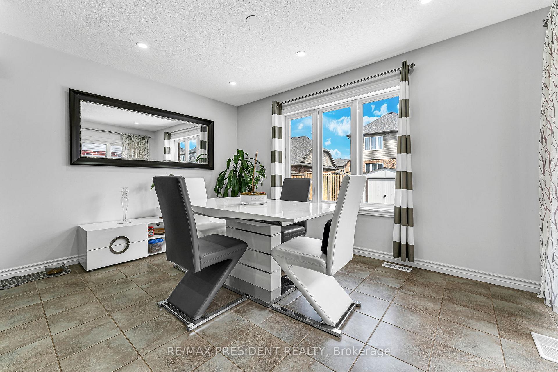 Photo 6 of 573 Forman Avenue, Stratford — HOMEH