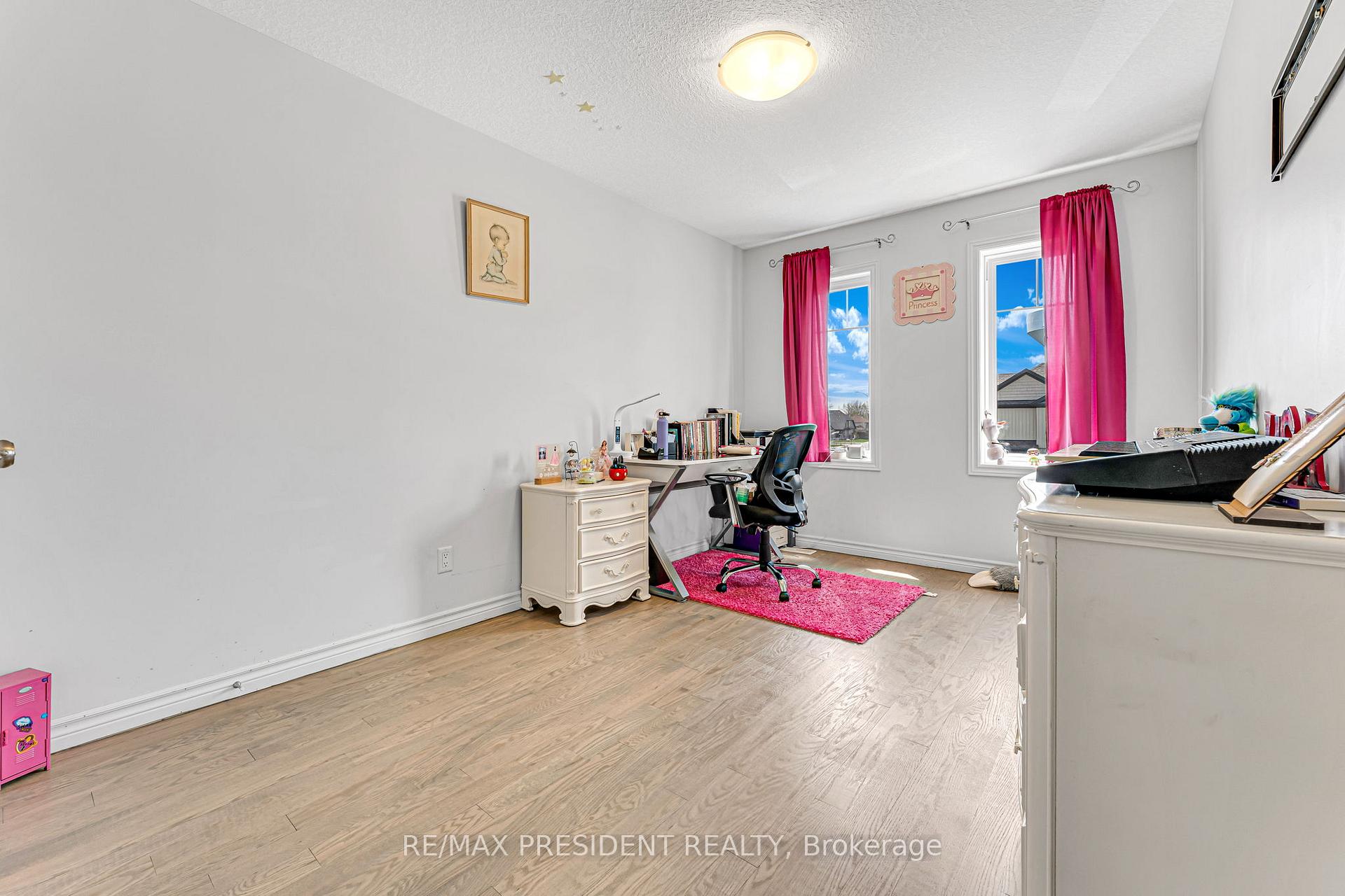 Photo 10 of 573 Forman Avenue, Stratford — HOMEH