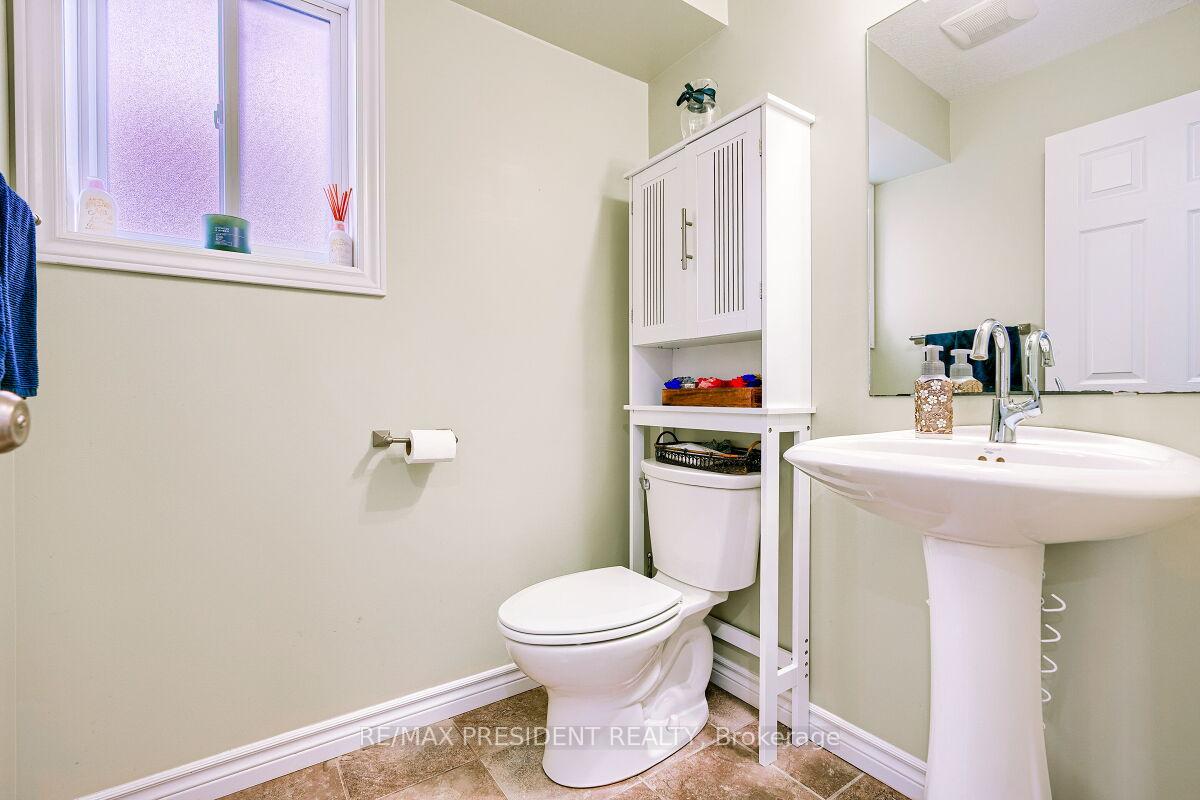 Photo 11 of 573 Forman Avenue, Stratford — HOMEH