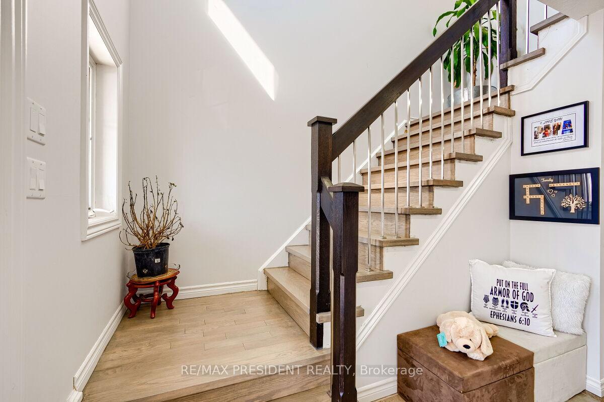 Photo 12 of 573 Forman Avenue, Stratford — HOMEH
