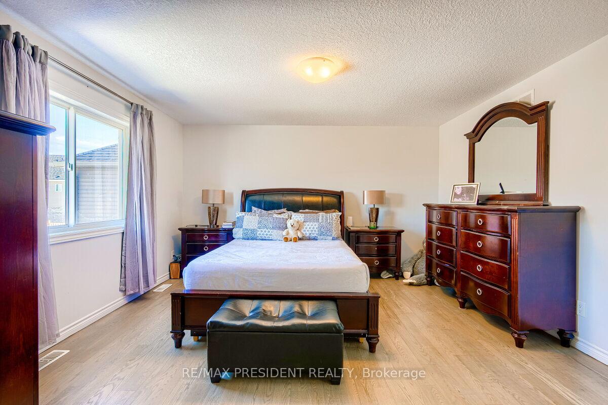 Photo 17 of 573 Forman Avenue, Stratford — HOMEH