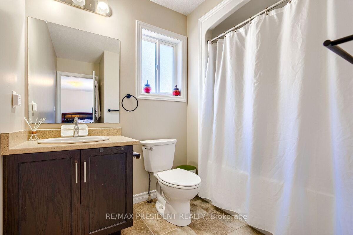 Photo 19 of 573 Forman Avenue, Stratford — HOMEH