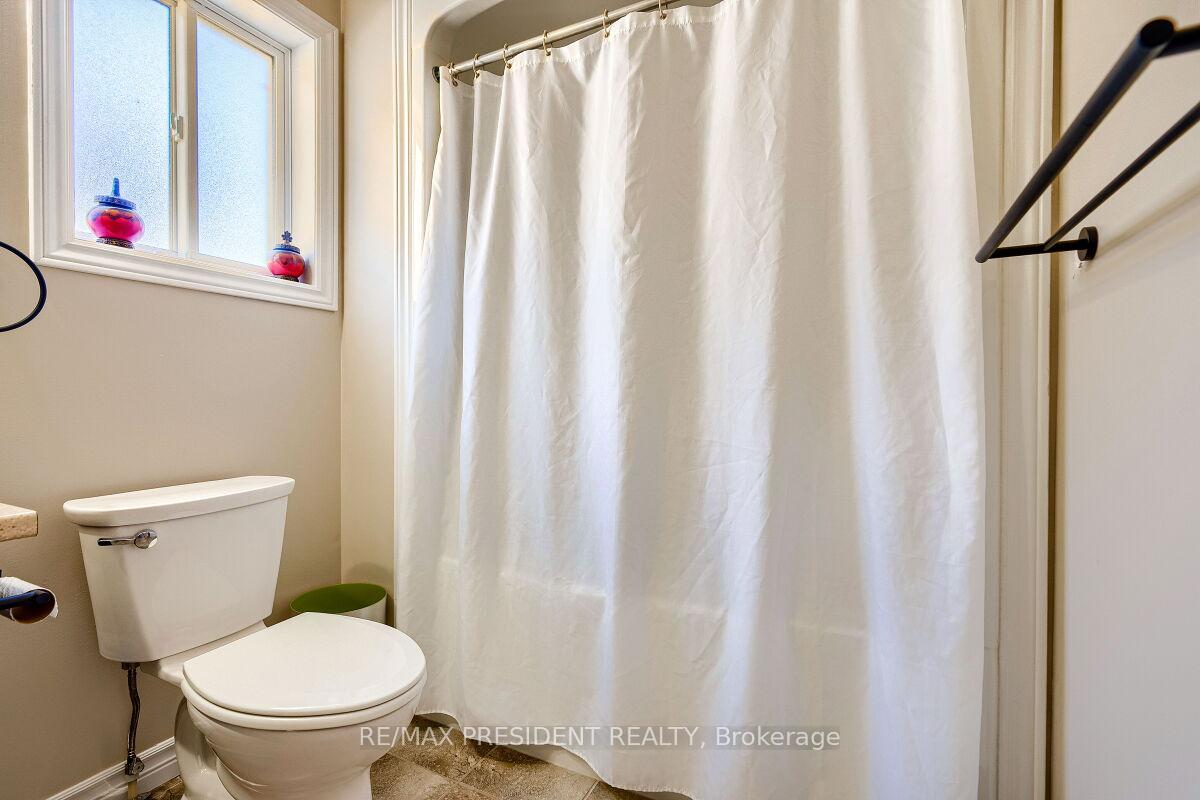 Photo 20 of 573 Forman Avenue, Stratford — HOMEH
