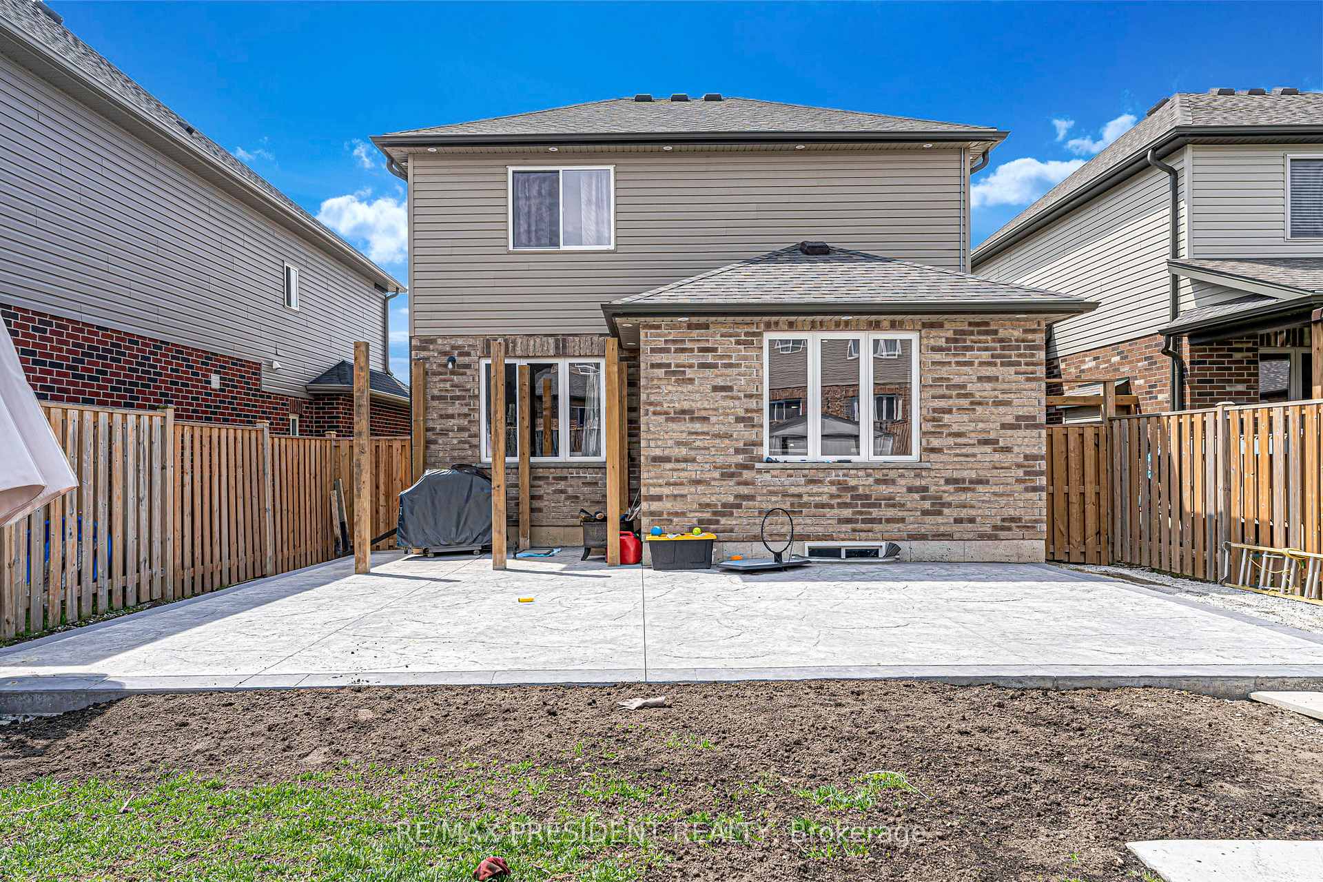 Photo 25 of 573 Forman Avenue, Stratford — HOMEH