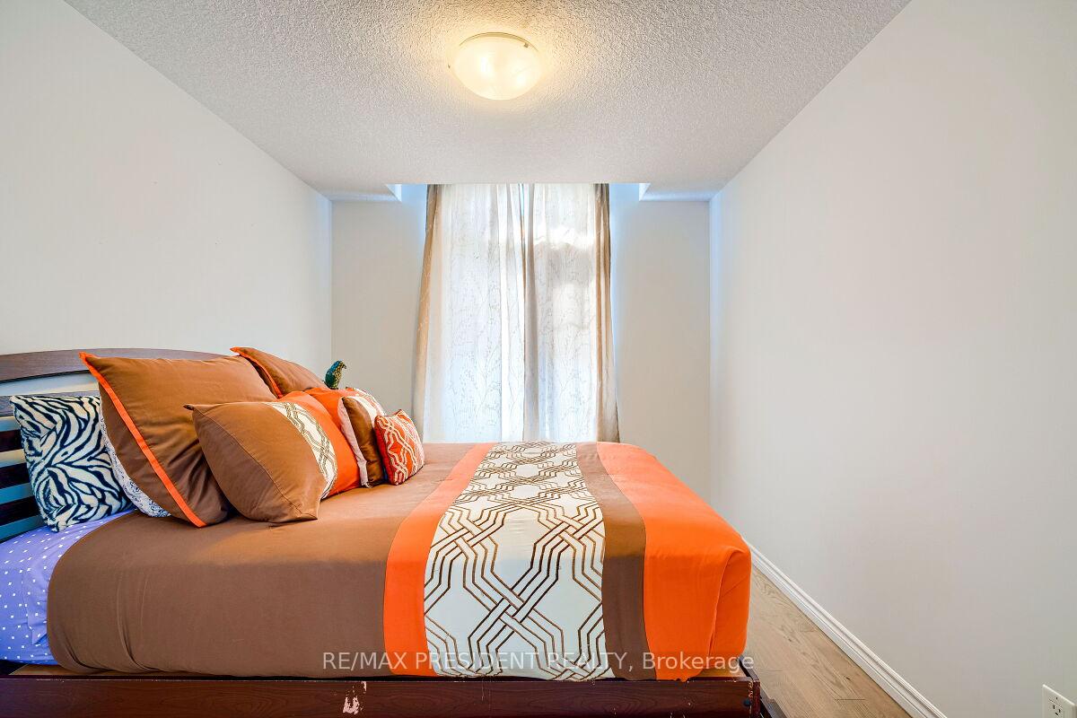 Photo 26 of 573 Forman Avenue, Stratford — HOMEH