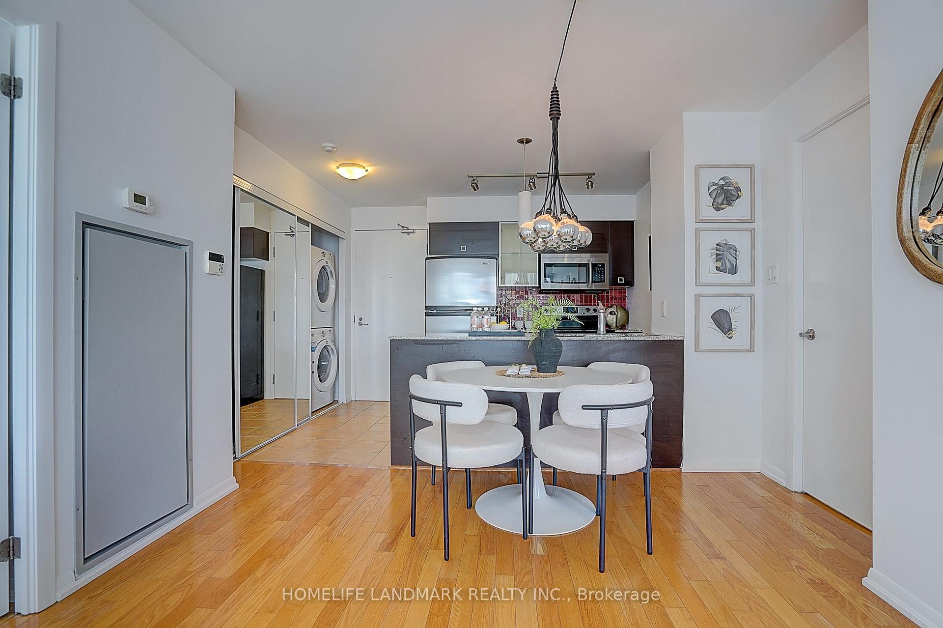Photo 5 of Unit 3301, 38 Grenville Street, Toronto, Bay Street Corridor — HOMEH