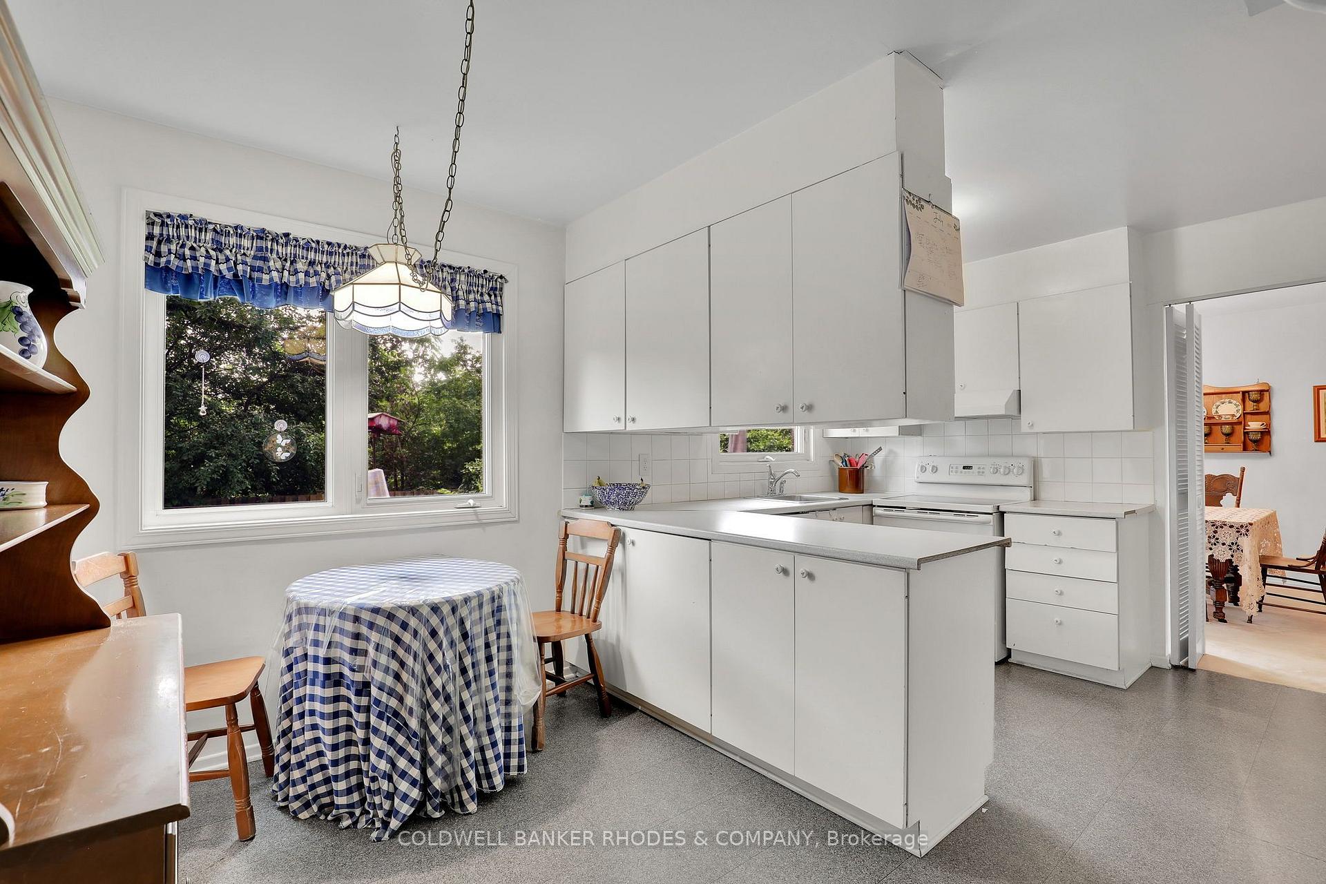 Photo 11 of 37 Sample Road, Ottawa, Hunt Club — HOMEH