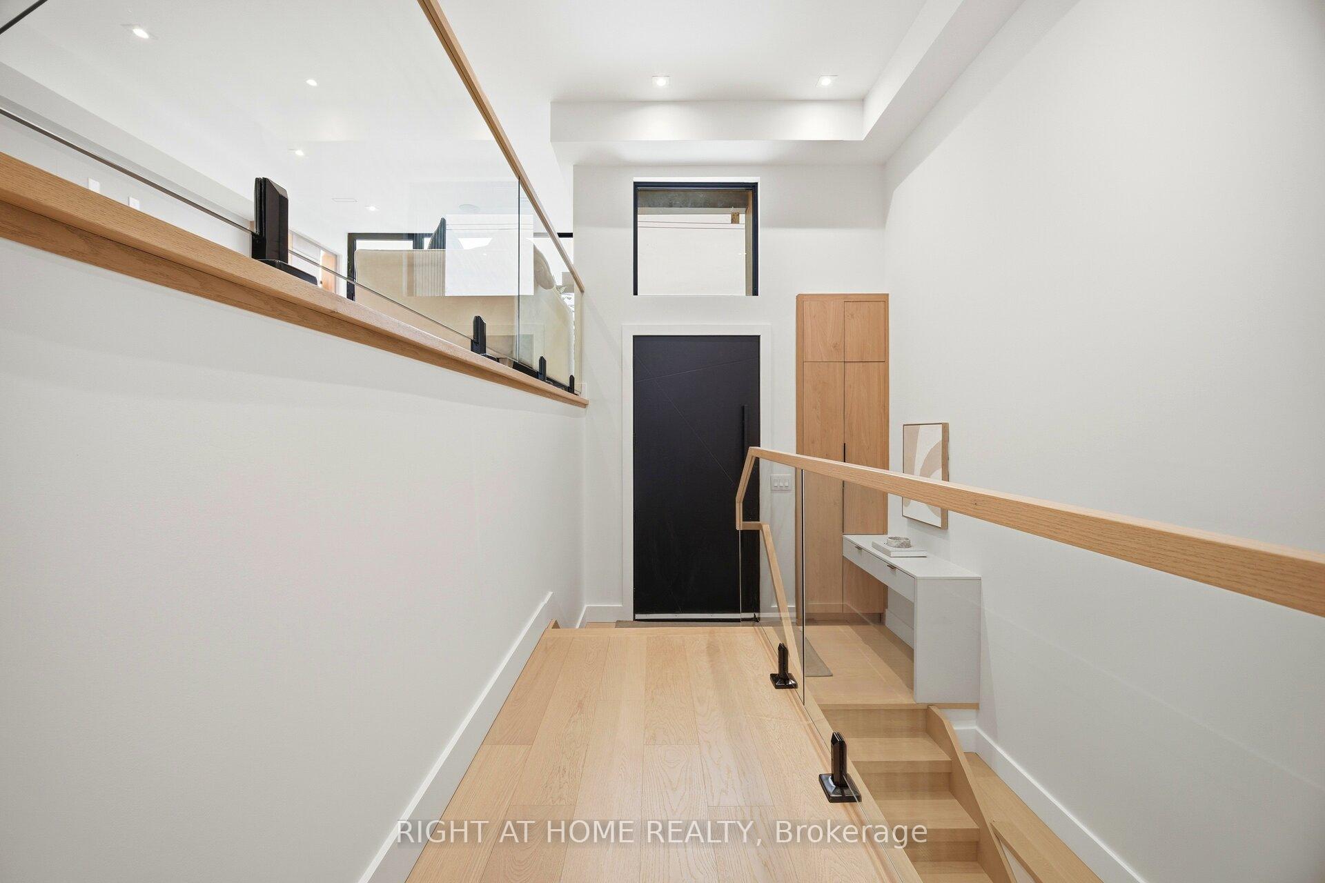 Photo 5 of 287 Valermo Drive, Etobicoke, Alderwood — HOMEH