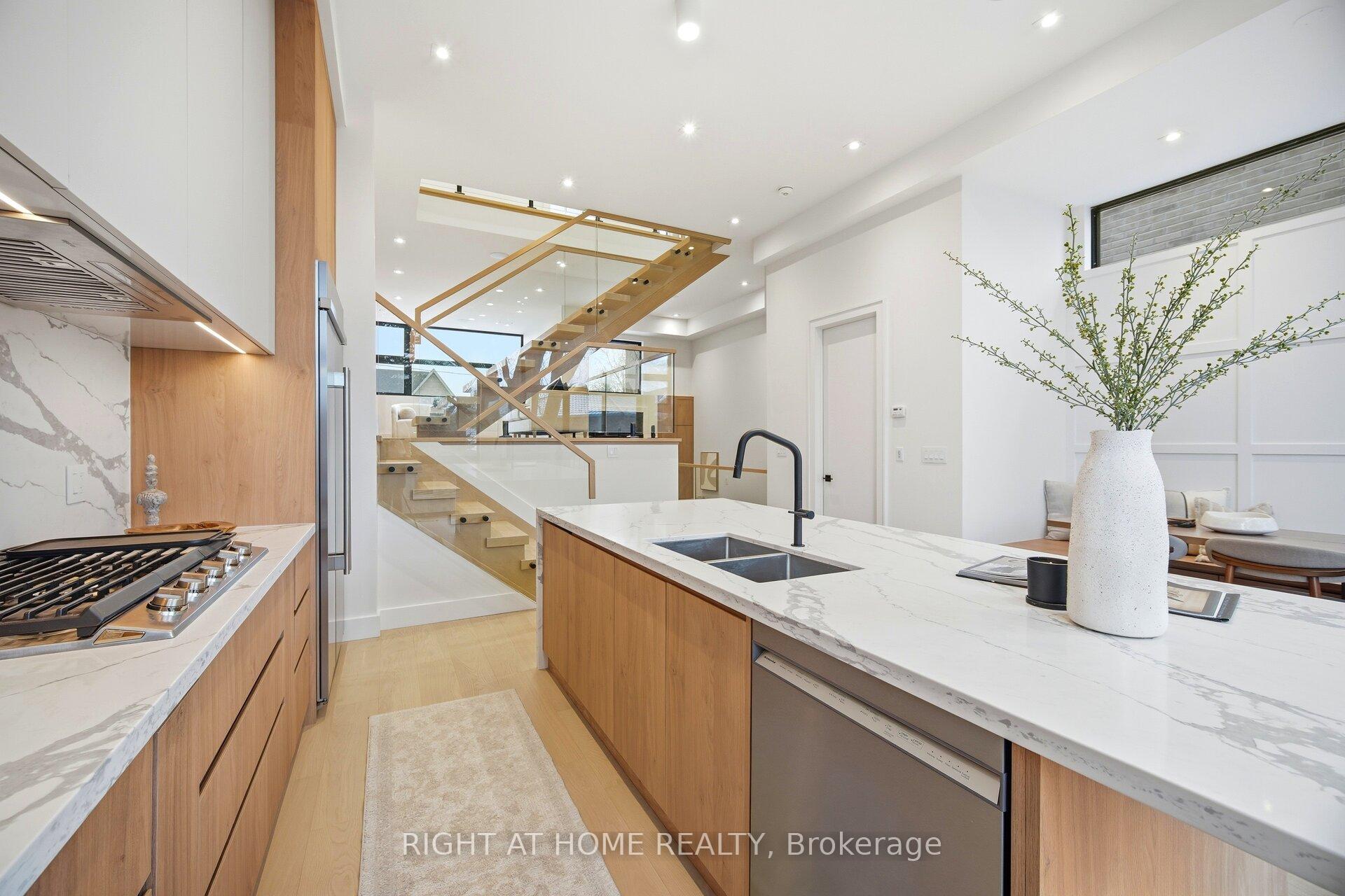 Photo 12 of 287 Valermo Drive, Etobicoke, Alderwood — HOMEH