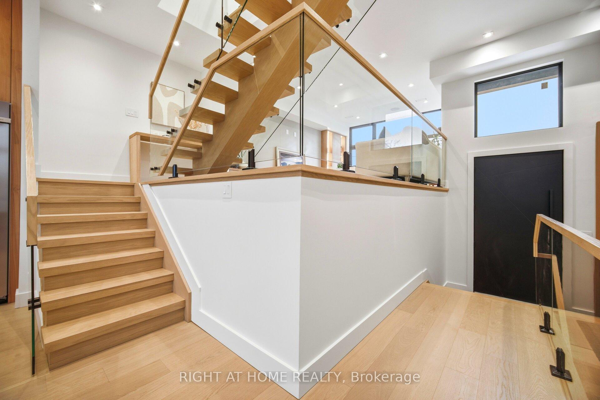 Photo 17 of 287 Valermo Drive, Etobicoke, Alderwood — HOMEH