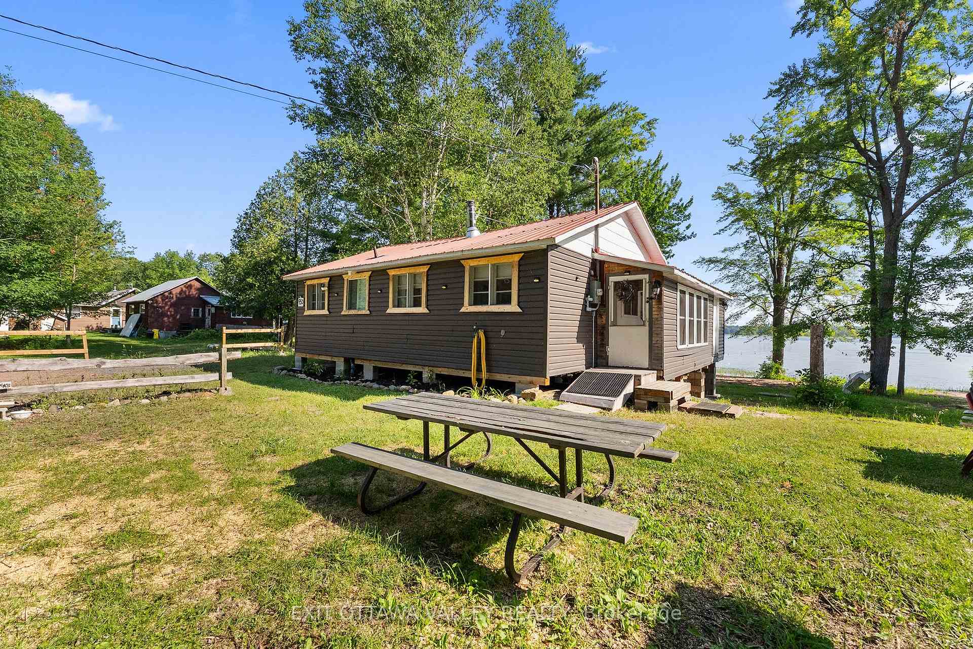 Photo 2 of 95 Sullivan Point Road, Laurentian Valley, Laurentian Valley — HOMEH