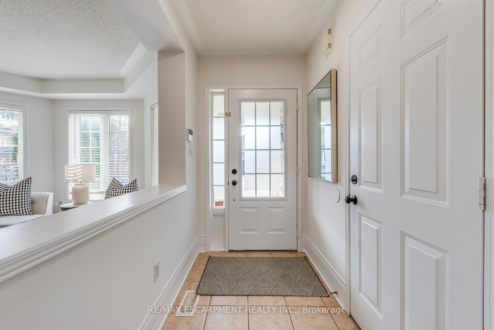 Photo 3 of 5811 Page Crescent, Burlington, Orchard — HOMEH